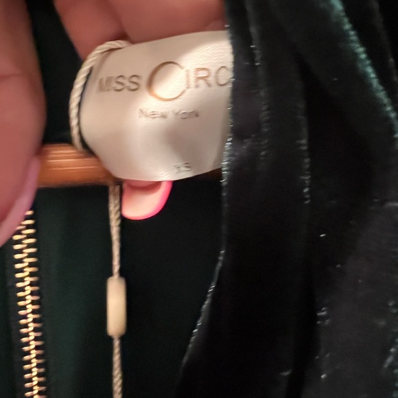 Green velvet gown floor length (for some) - Picture 6 of 6